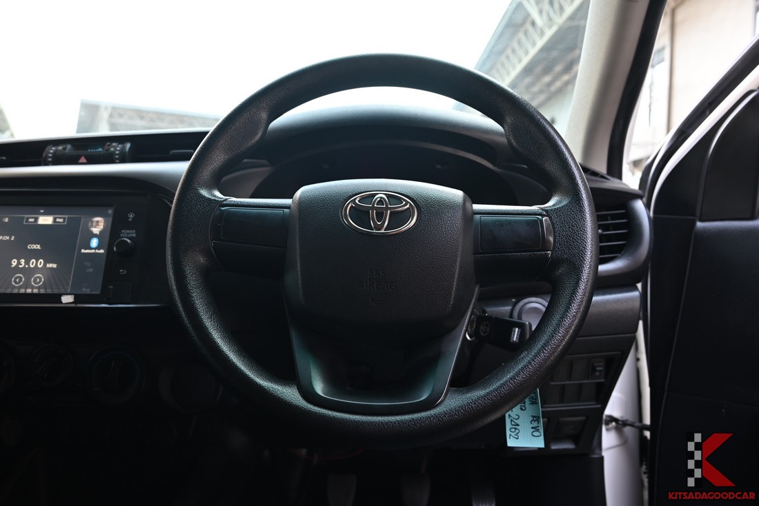 คอนโซลหน้าและพวงมาลัย (ตามภาพ)