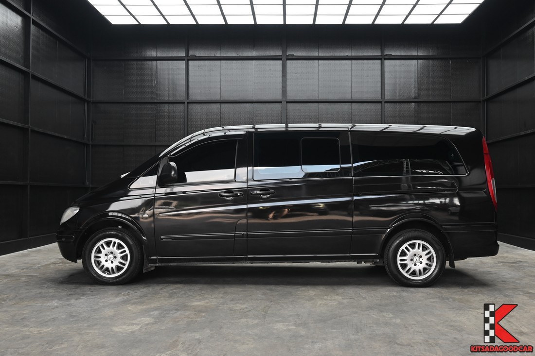 Mercedes-Benz Vito 2.1 W639 115 CDI ปี 2009 ด้านข้างตัวรถสีดำ