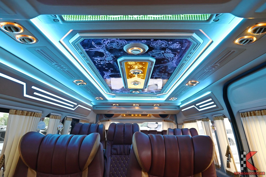 มุมกว้างเพดานไฟสีน้ำเงิน สวยหรู