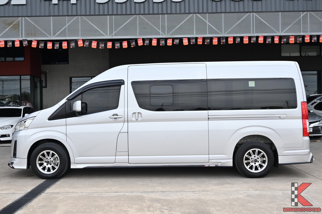 Toyota Commuter 2022 ด้านข้างซ้าย เต็มคัน