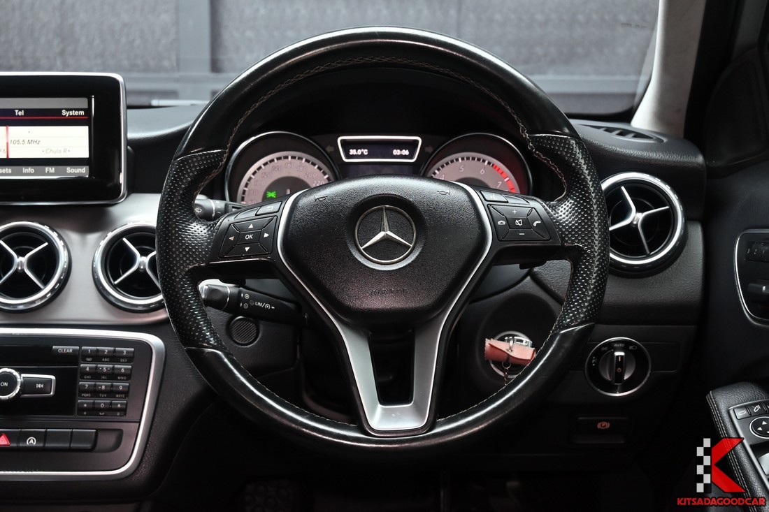 Benz GLA200 W156 Urban 2015 มือสอง ห้องโดยสารด้านหน้า