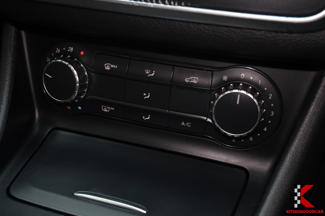 Benz GLA200 W156 Urban 2015 มือสอง เกียร์ที่คอพวงมาลัย