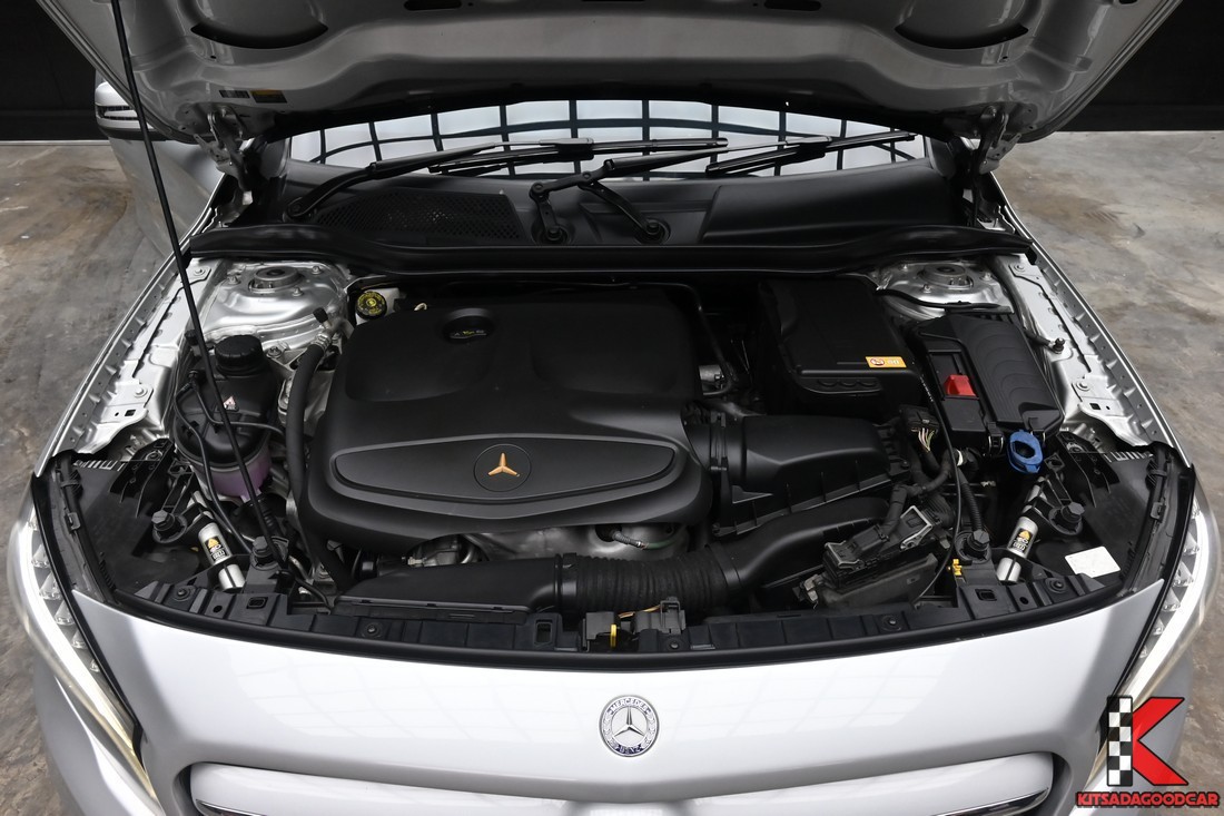 Benz GLA200 W156 Urban 2015 มือสอง ระบบ Park Sensor และออปชั่นภายใน