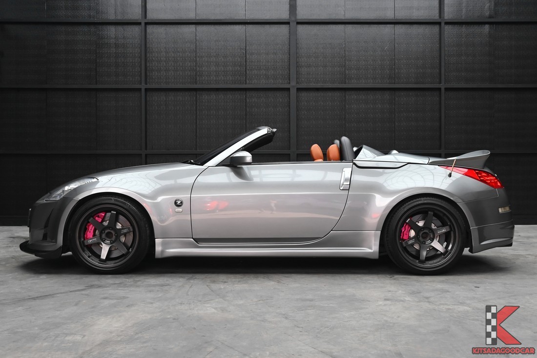 Nissan 350Z 3.5 V6 Convertible AT ปี 2010 ด้านข้างตัวรถสีเทา