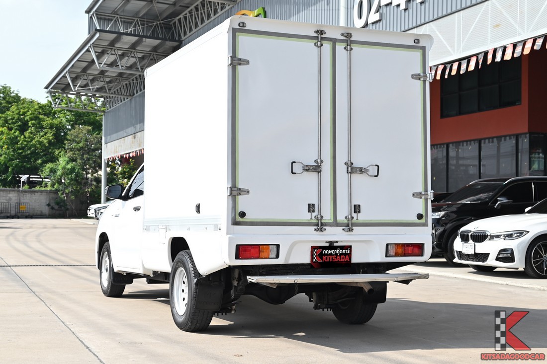 Toyota HILUX REVO 2022 กระบะตู้ทึบ มุมท้ายเฉียง