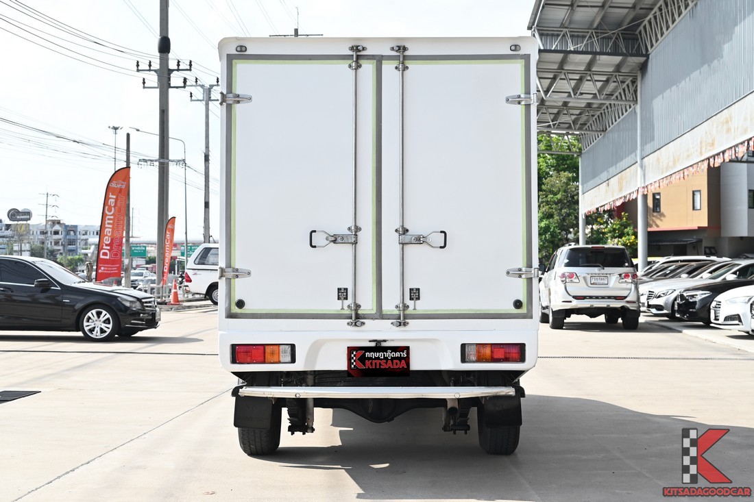 Toyota HILUX REVO 2022 กระบะตู้ทึบ มุมท้ายตรง