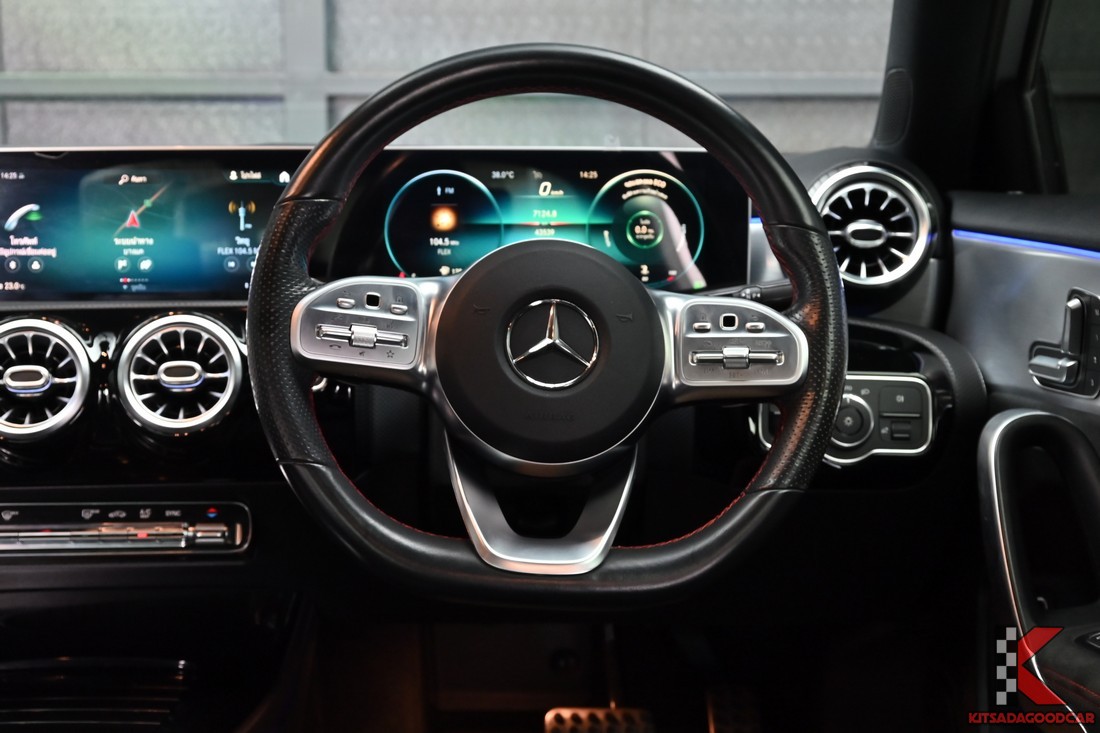 Mercedes-Benz A200 AMG Dynamic 2020 มือสอง คอนโซลหน้า