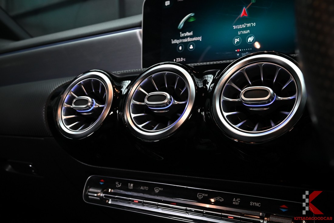 Mercedes-Benz A200 AMG Dynamic 2020 มือสอง Touchpad และชุดควบคุมกลาง