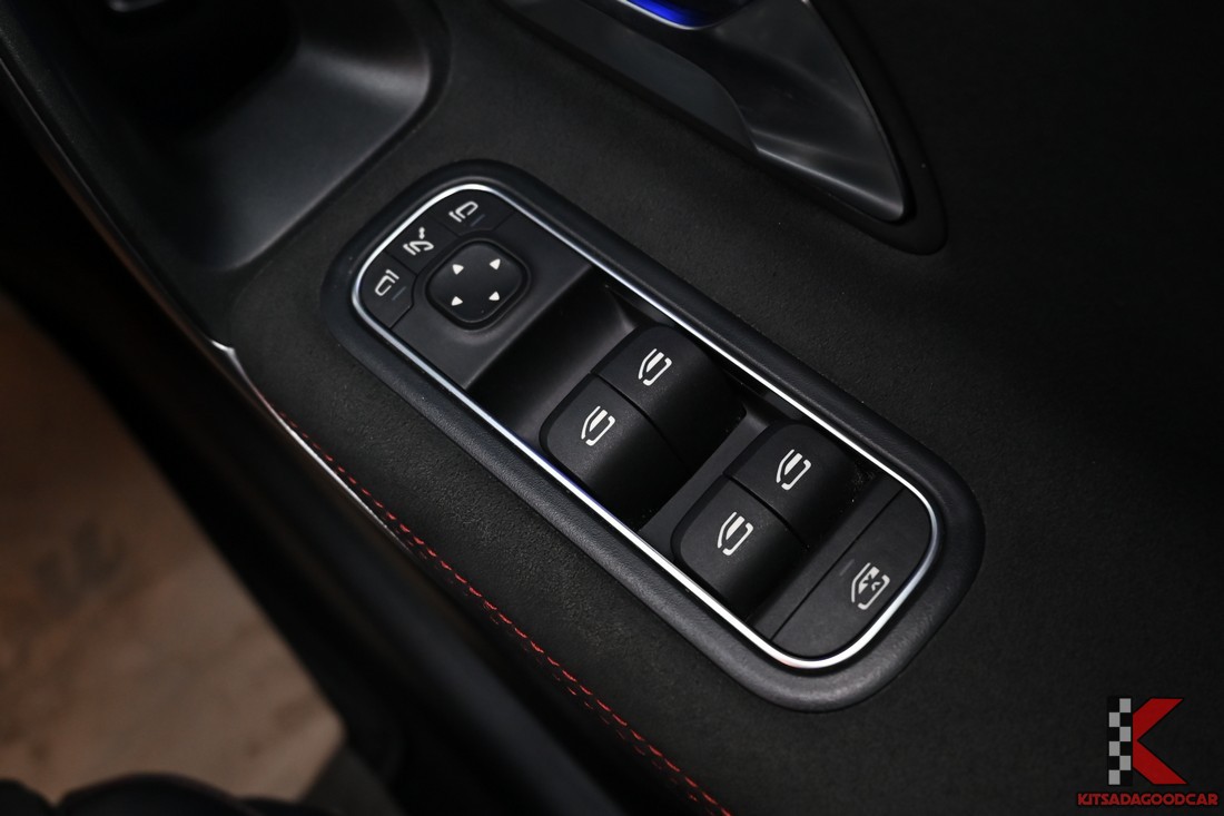 Mercedes-Benz A200 AMG Dynamic 2020 มือสอง เบาะหลัง 5 ที่นั่ง