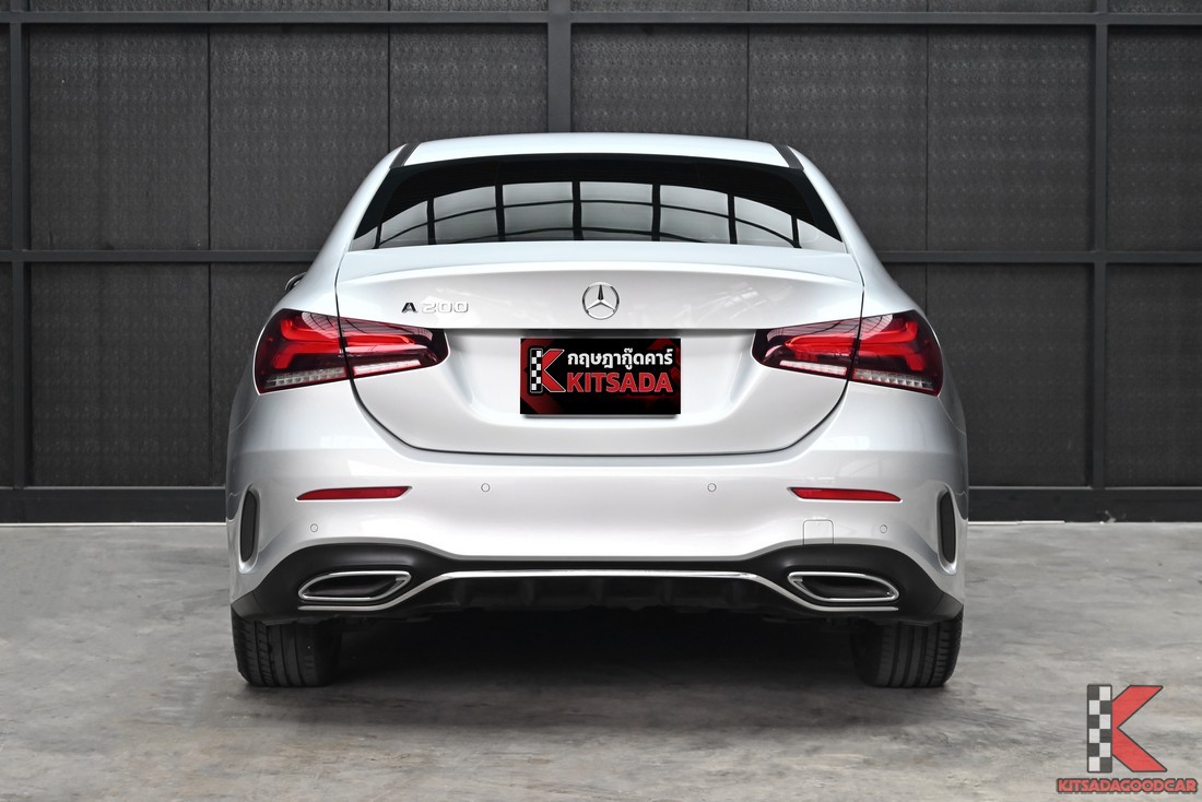 Mercedes-Benz A200 AMG Dynamic 2020 มือสอง สีเงิน มุมด้านท้าย