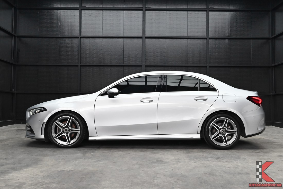 Mercedes-Benz A200 AMG Dynamic 2020 มือสอง ด้านข้างตัวรถ