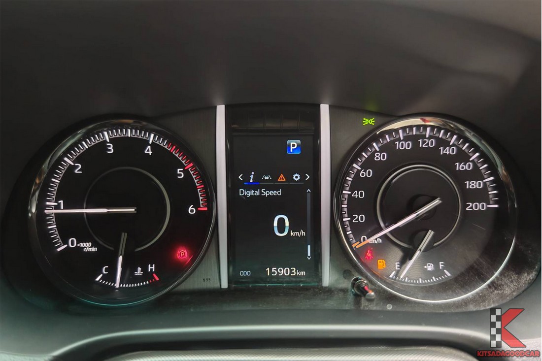 Toyota Fortuner 2.4 Legender 2023 มือสอง เบาะ 3 แถว 7 ที่นั่ง