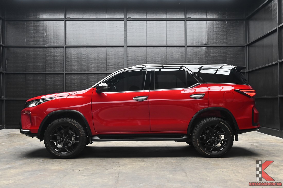 Toyota Fortuner 2.4 Legender 2023 มือสอง ด้านข้างตัวรถ SUV