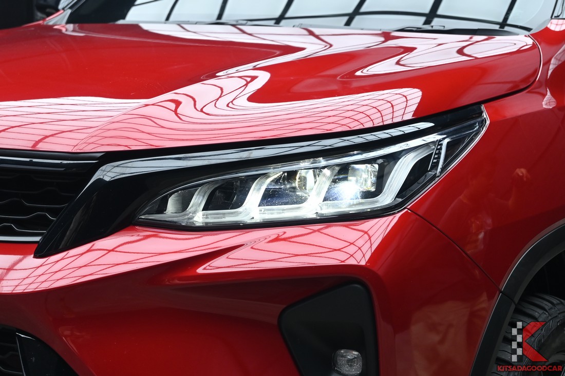 Toyota Fortuner 2.4 Legender 2023 มือสอง สีแดงหลังคาดำ Blacktop
