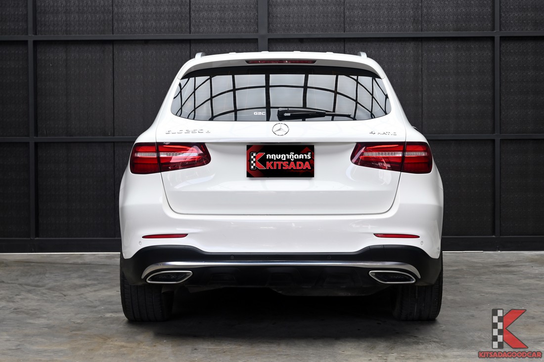 Mercedes-Benz GLC250d W253 AMG Dynamic ปี 2017 ด้านท้ายรถ