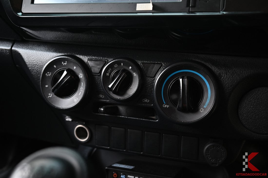 คันเกียร์ธรรมดา Toyota Hilux Revo 2022