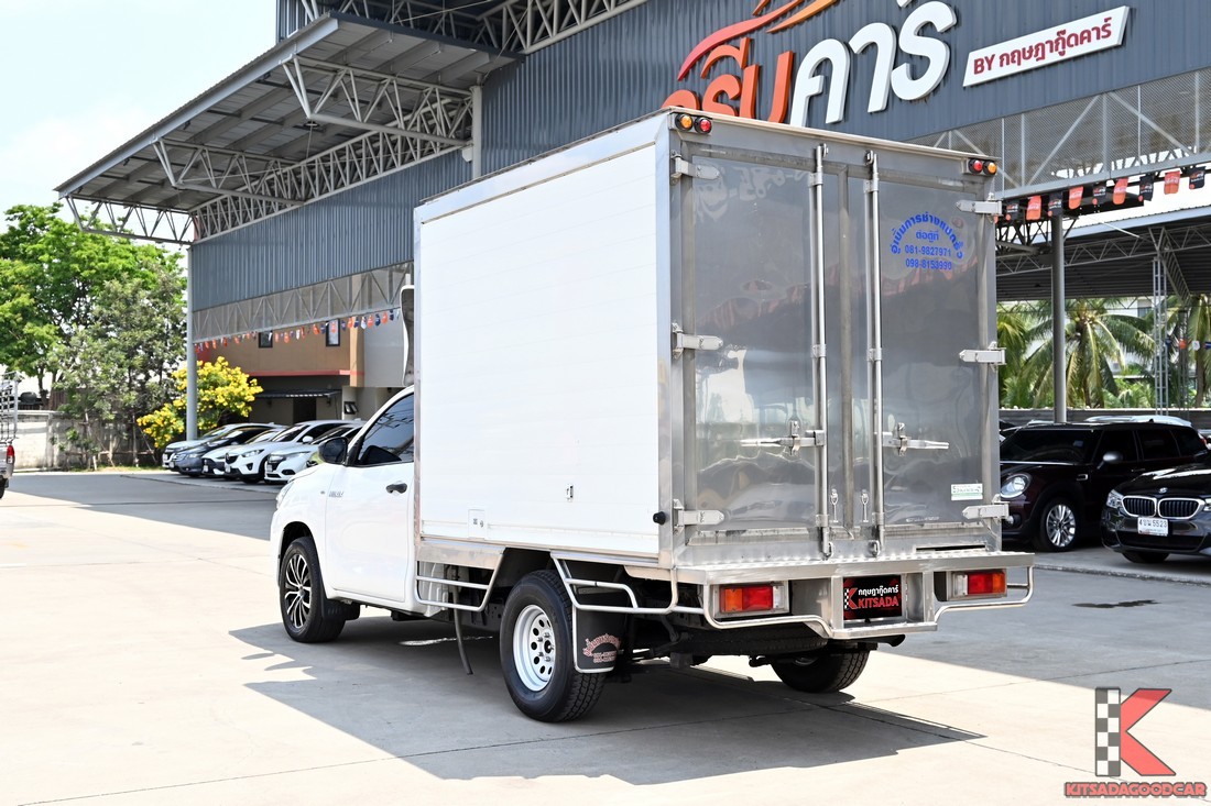 Toyota Hilux Revo 2.4 ปี 2022 มุมท้ายเฉียง