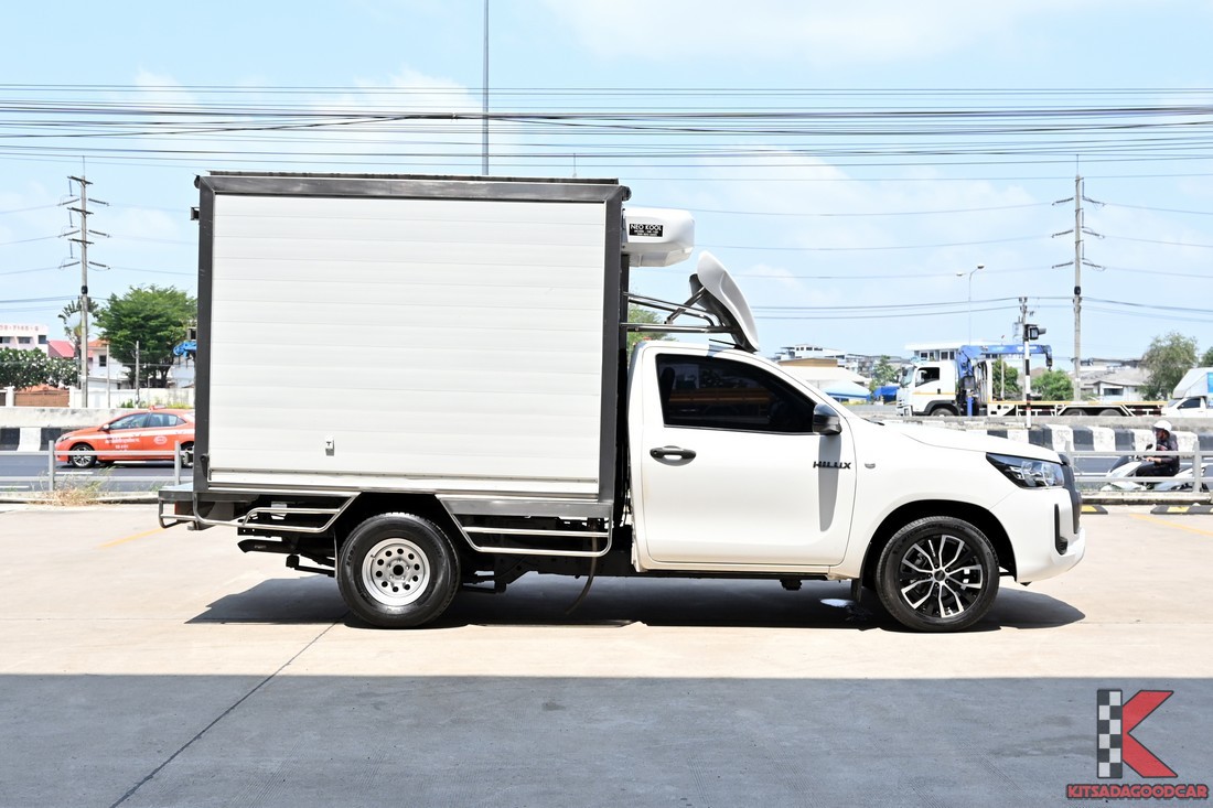 Toyota Hilux Revo 2.4 ปี 2022 มุมด้านข้างซ้าย