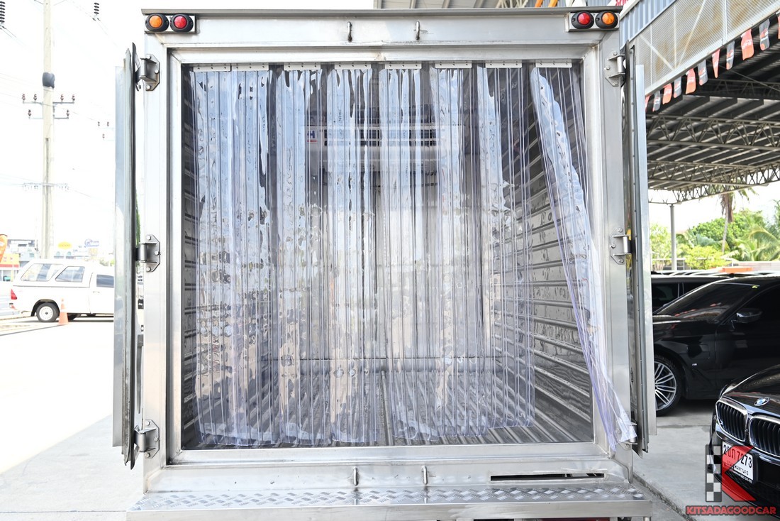 Toyota Hilux Revo 2.4 ปี 2022 ห้องบรรทุกภายในตู้เย็น