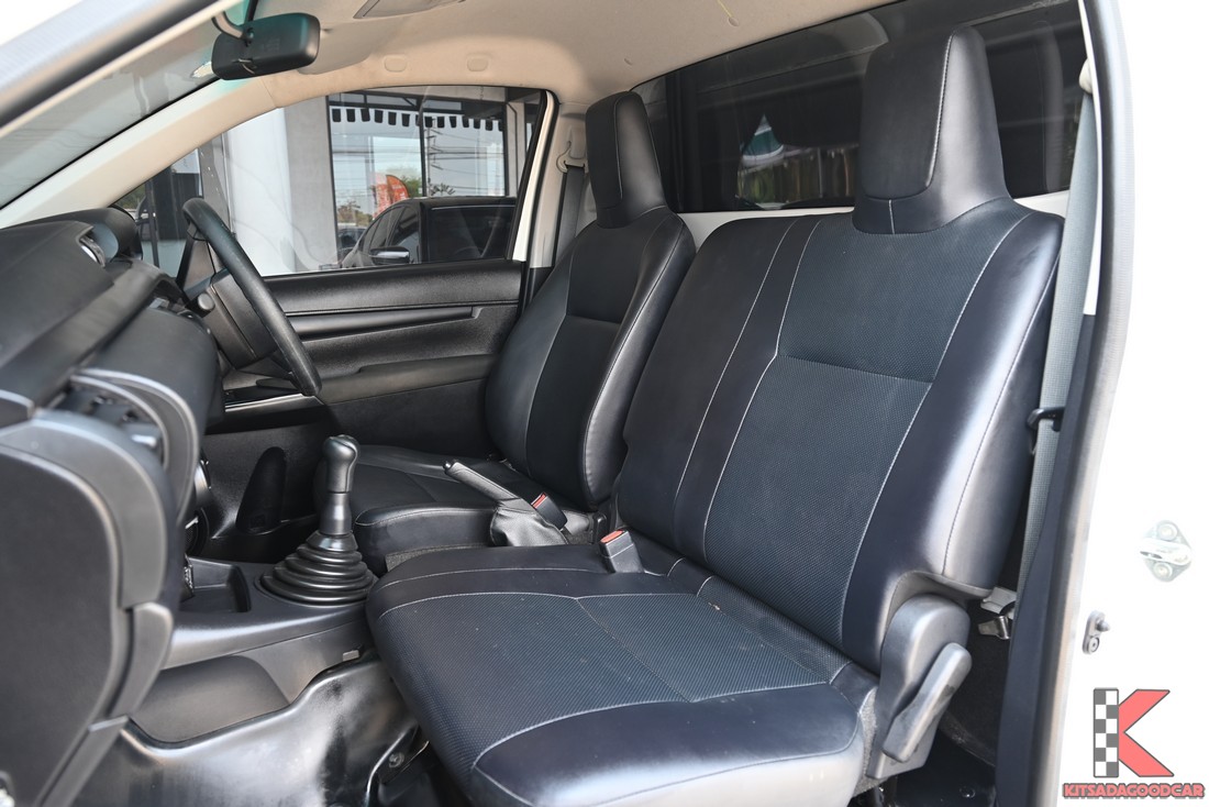 คอนโซลหน้าภายใน Toyota Hilux Revo 2.4 ปี 2022