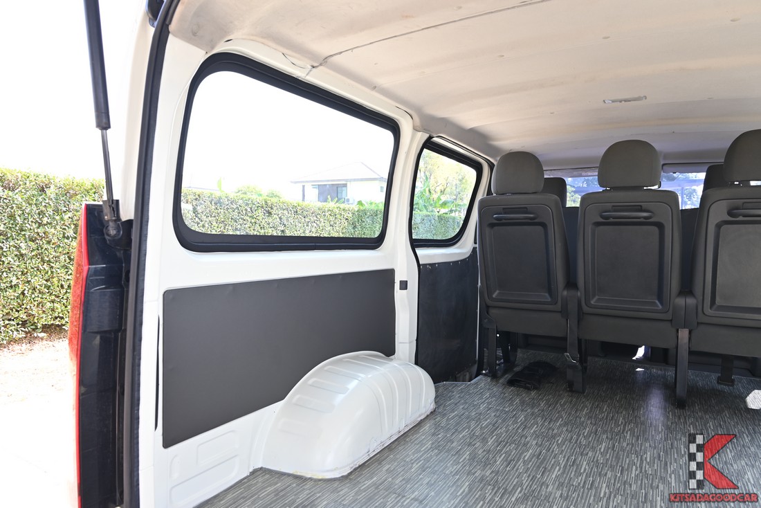 รูป Toyota Hilux Revo มุมที่ 9