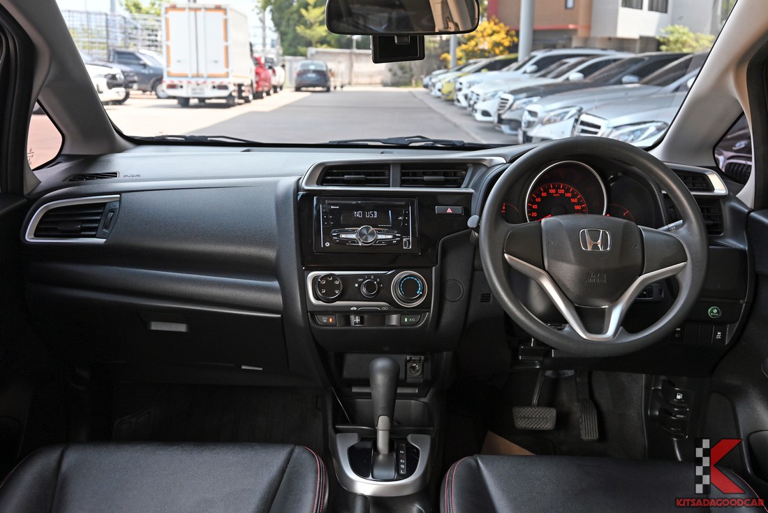 Honda JAZZ 1.5 S 2018 มือสอง ชุดเครื่องเสียงและแผงควบคุม