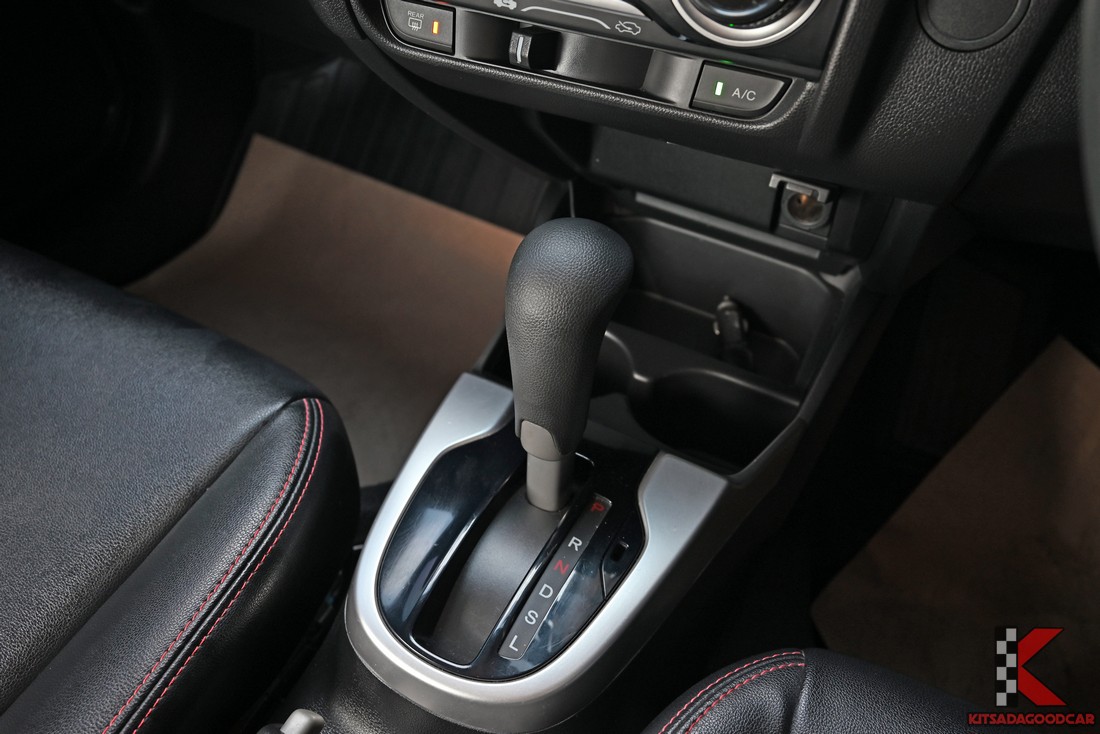 Honda JAZZ 1.5 S 2018 มือสอง พื้นที่เก็บสัมภาระ