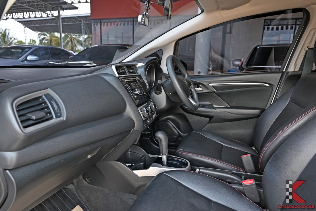 Honda JAZZ 1.5 S 2018 มือสอง ภายในห้องโดยสาร