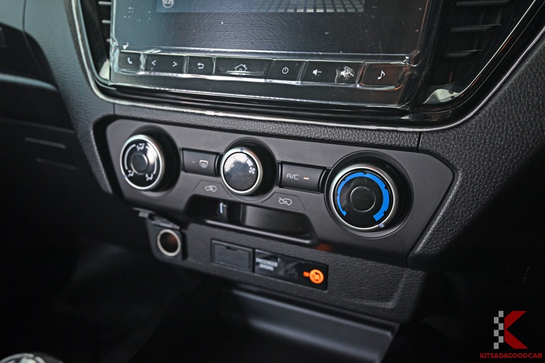 Isuzu D-MAX X-Series Hi-Lander Z 2022 มือสอง เบาะหลัง