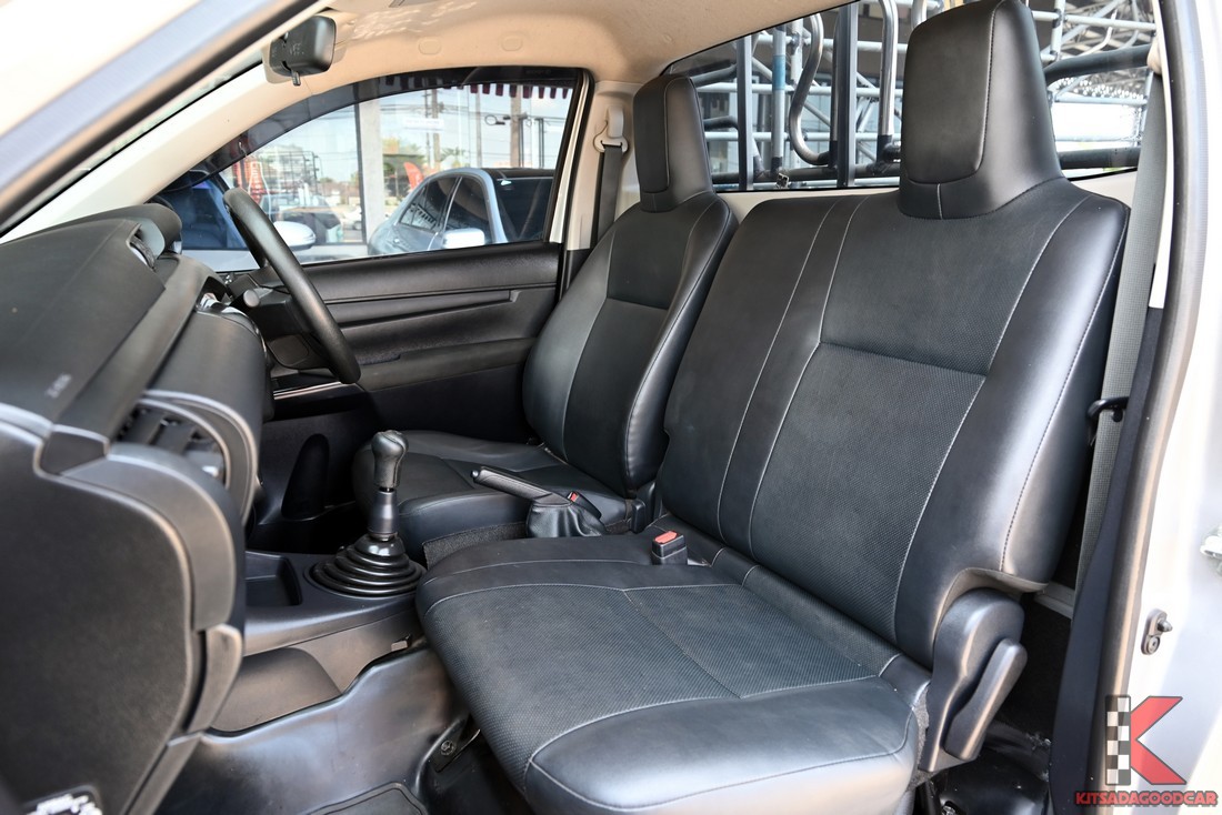 Toyota HILUX REVO 2021 เบาะนั่งคู่หน้า