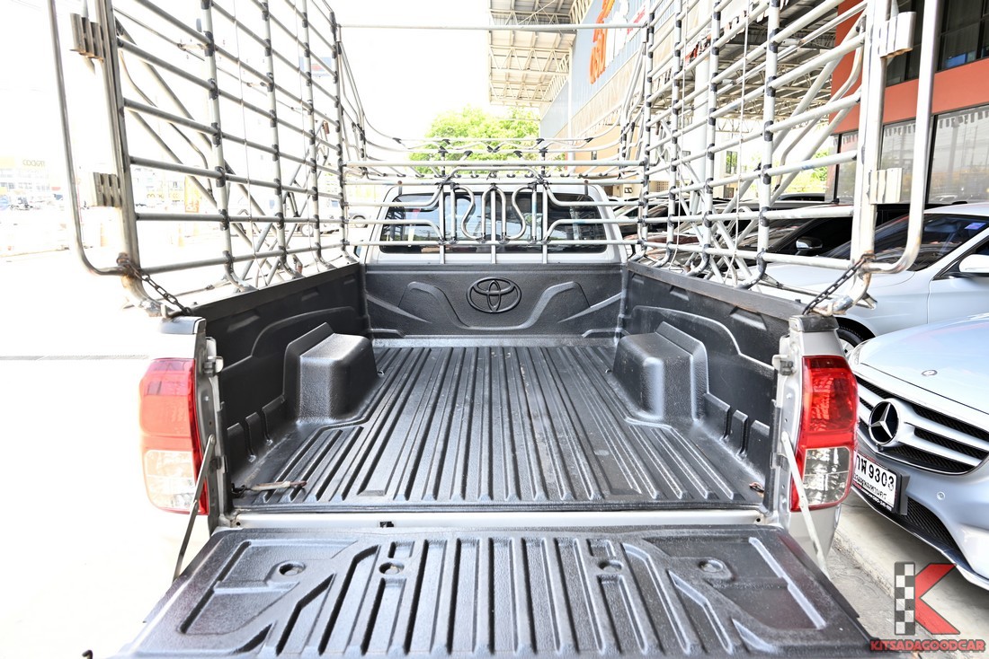 Toyota HILUX REVO 2021 ห้องโดยสารด้านหน้า