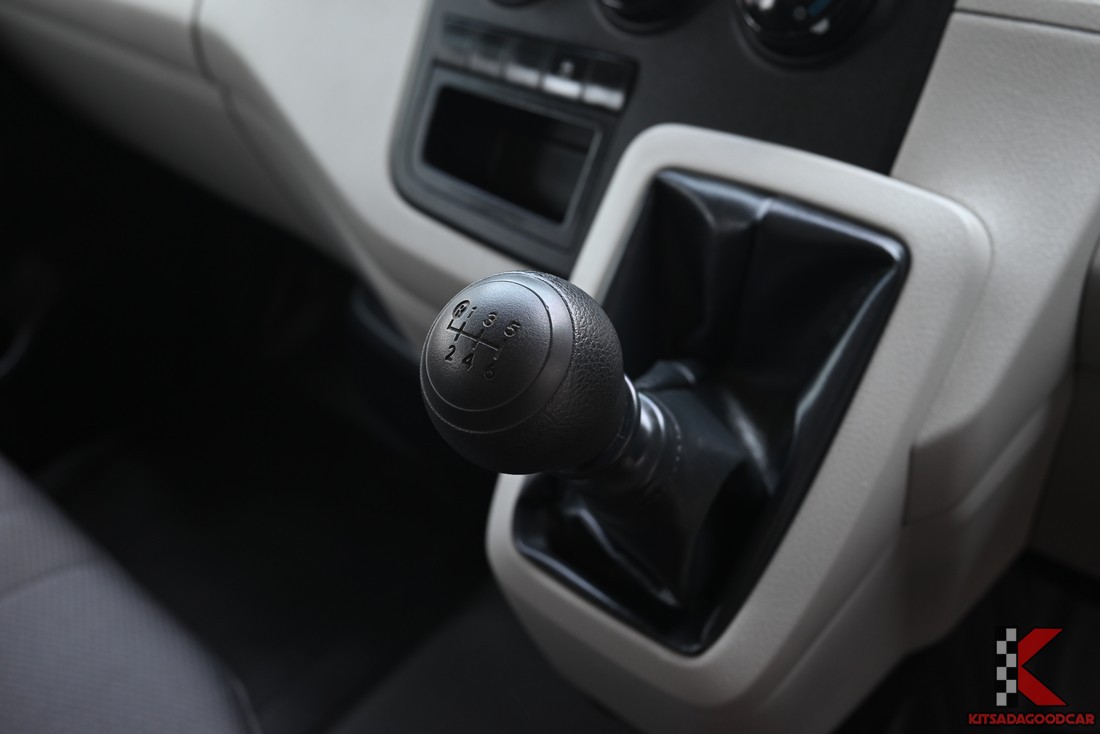 คันเกียร์ธรรมดา Toyota HIACE 2022