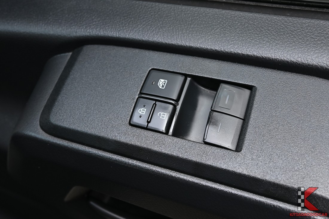 สวิตช์ประตูและกระจก Toyota HIACE 2022
