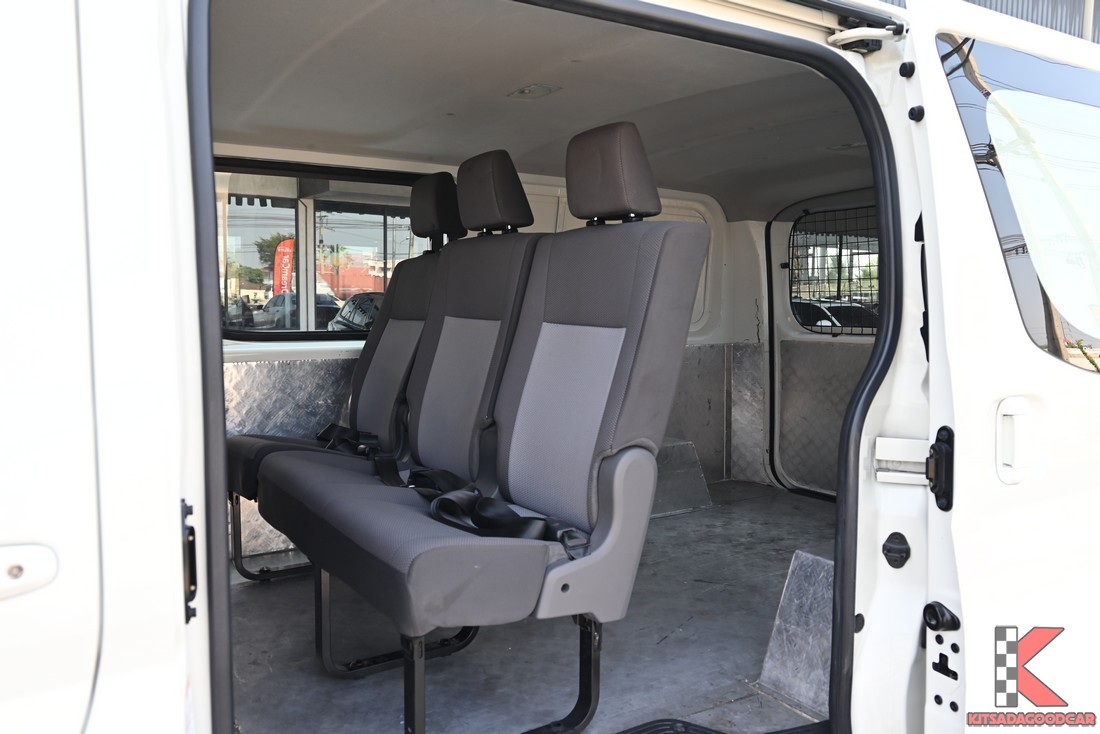 พื้นที่โดยสารและบรรทุกด้านข้าง Toyota HIACE 2022