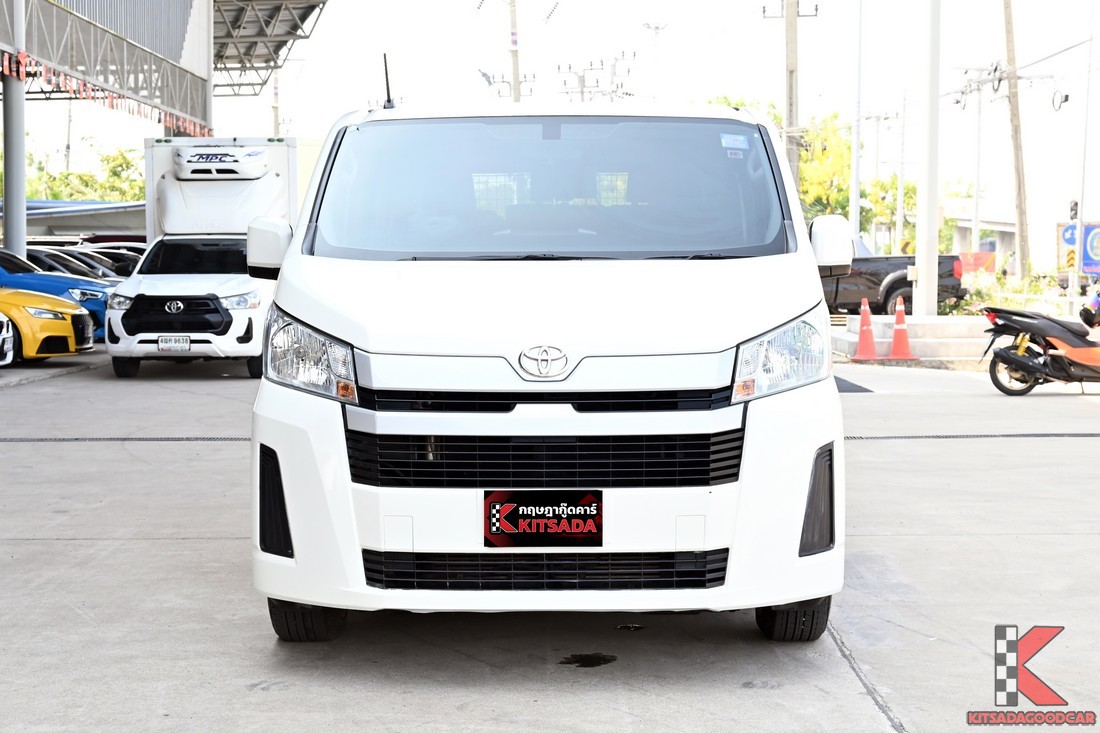 Toyota HIACE 2.8 ปี 2022 มุมหน้าตรง