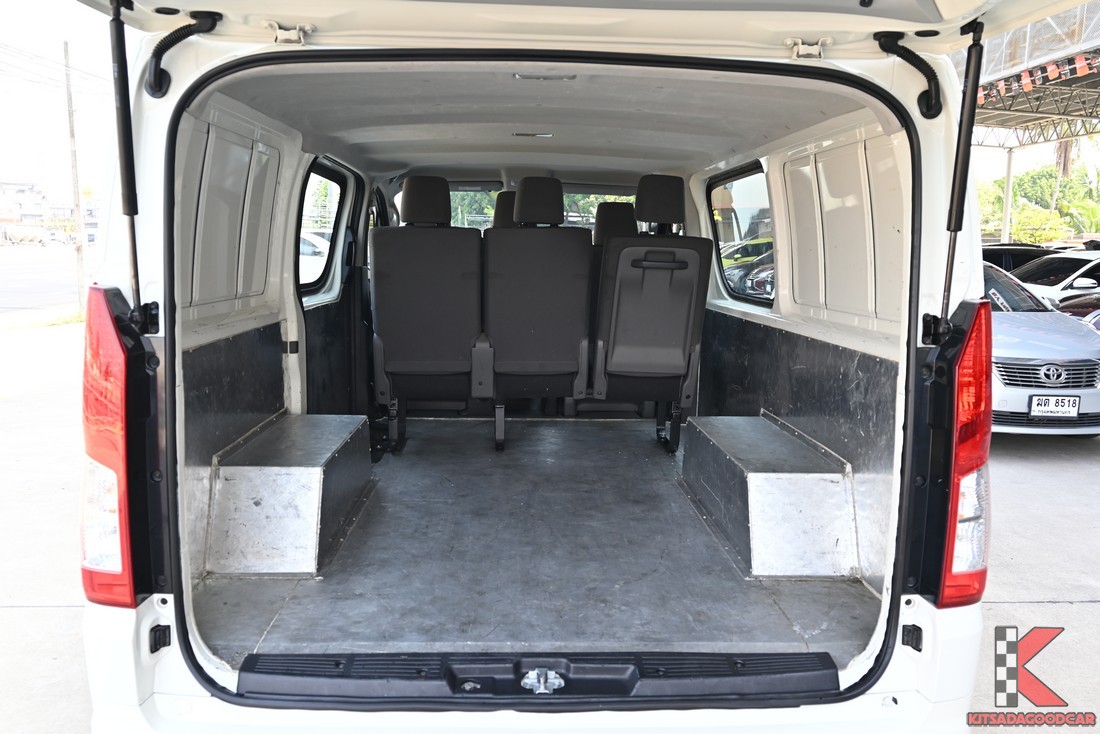 พื้นที่บรรทุกด้านหลัง Toyota HIACE 2022