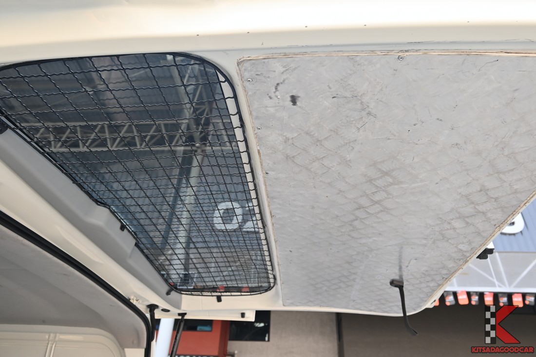 รายละเอียดภายในส่วนบรรทุก Toyota HIACE 2022