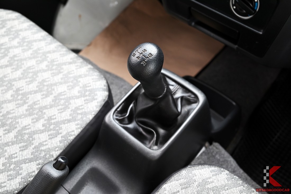 Suzuki CARRY 1.6 Food Truck ปี 2018 ห้องโดยสารด้านหน้า