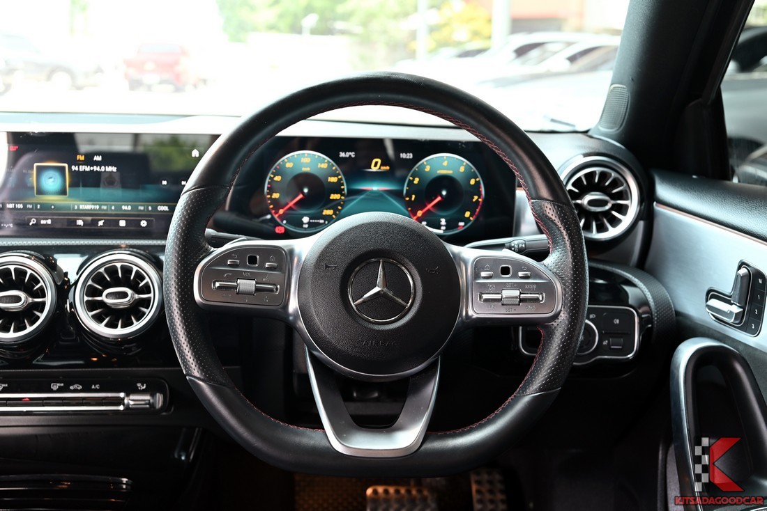 Mercedes-Benz A200 AMG Dynamic 2021 มือสอง พวงมาลัยสปอร์ตท้ายตัด