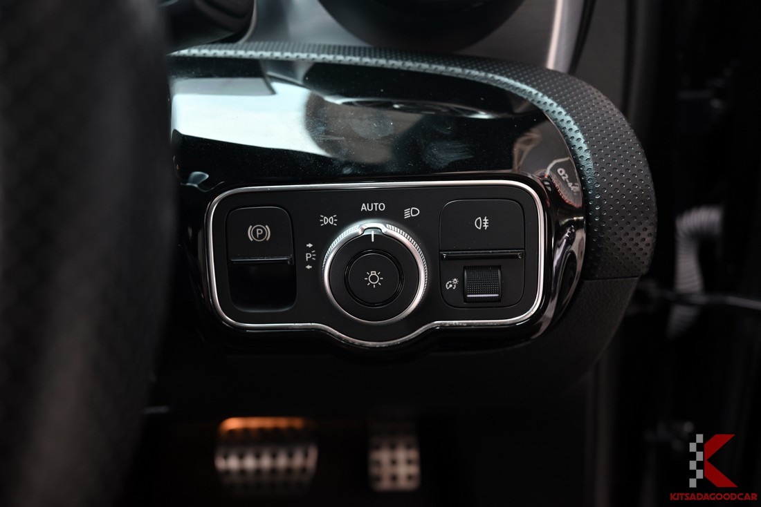 Mercedes-Benz A200 AMG Dynamic 2021 มือสอง พื้นที่เก็บสัมภาระท้ายรถ