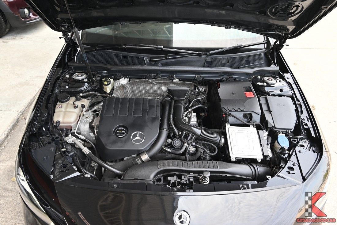 Mercedes-Benz A200 AMG Dynamic 2021 มือสอง ห้องเครื่องเบนซิน 1.3 Turbo