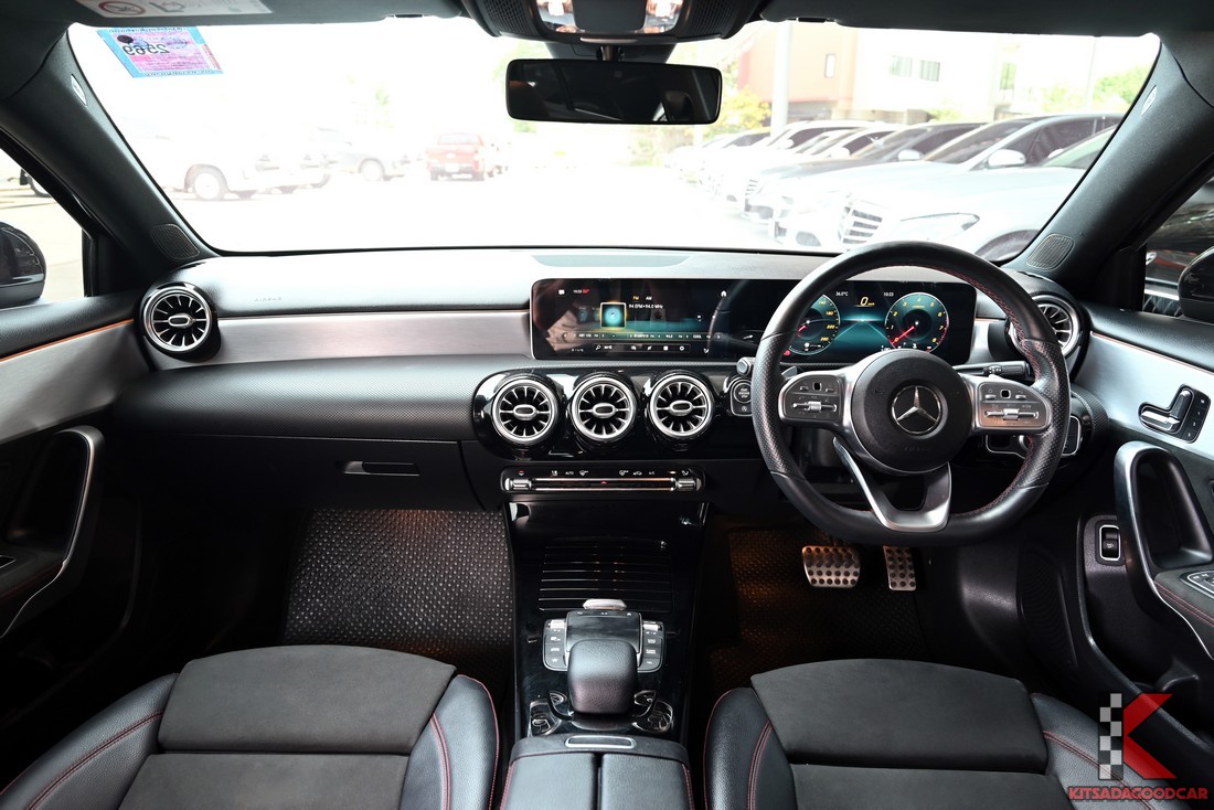 Mercedes-Benz A200 AMG Dynamic 2021 มือสอง คอนโซลหน้า Widescreen Cockpit