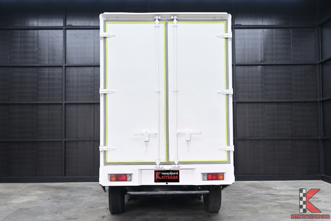 Toyota HILUX REVO 2.4 Entry 2023 มุมท้ายตู้ทึบ