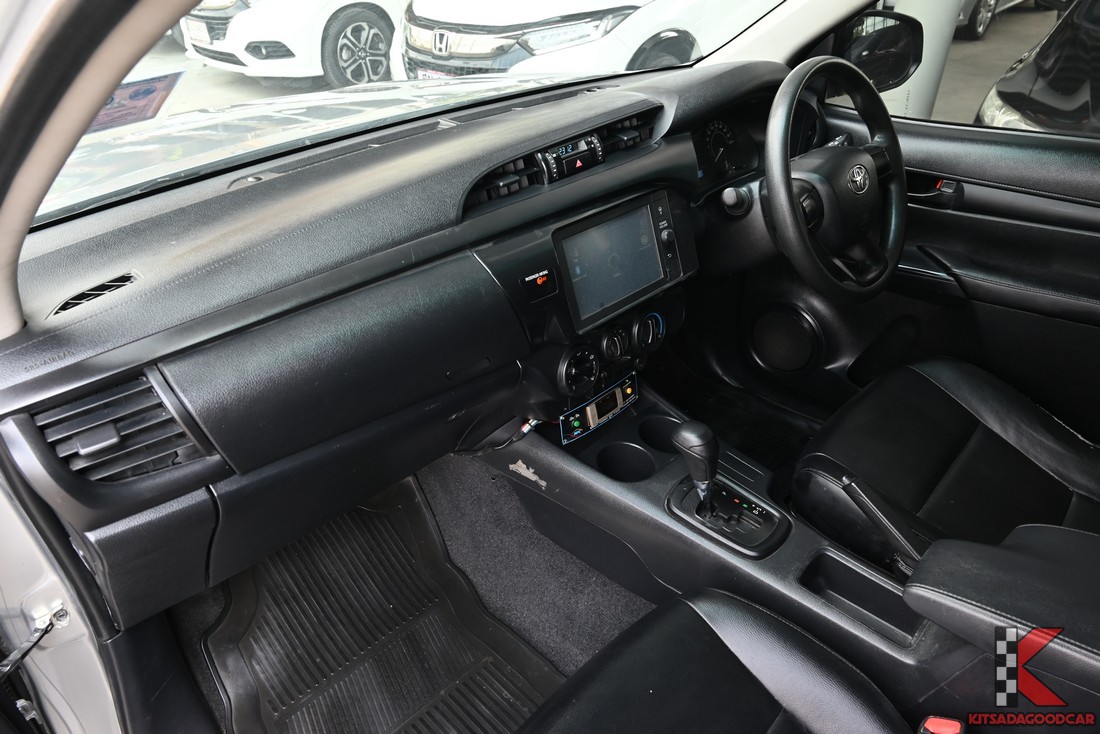 คอนโซลหน้าและพวงมาลัย เกียร์ออโต้