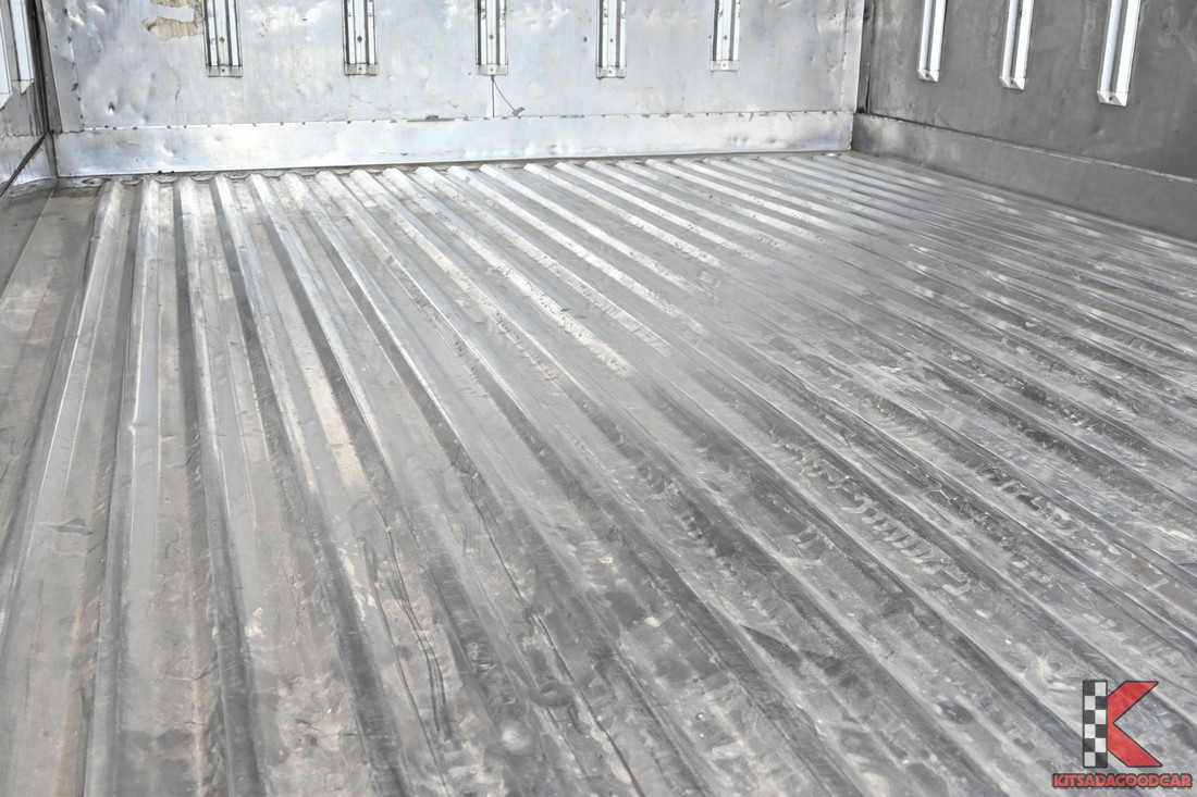 พื้นตู้แช่เย็น ลอนกันลื่น