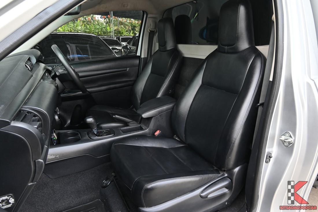 ห้องโดยสาร เบาะคู่หน้า