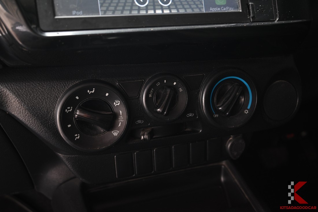 แผงควบคุมแอร์ระบบมือหมุน