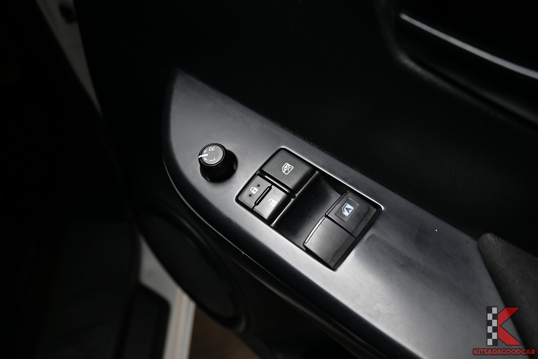 แผงสวิตช์กระจกและปรับกระจกมองข้าง