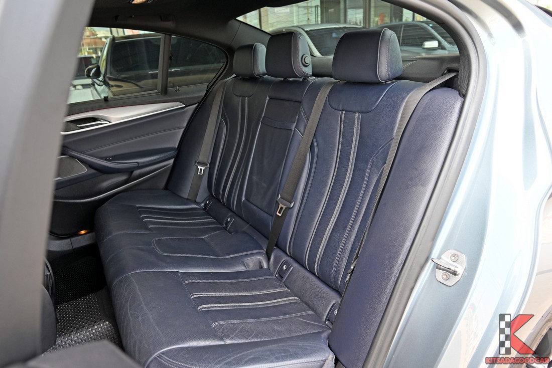 BMW 530e G30 M Sport ปี 2018 ห้องโดยสารด้านหลัง