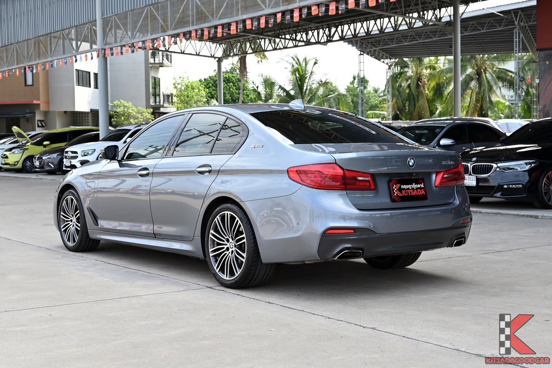BMW 530e G30 M Sport ปี 2018 มุมท้ายเฉียง